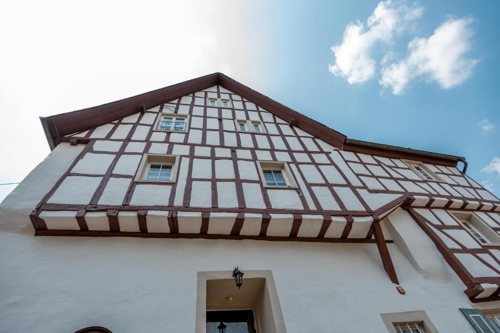 Zur Alten Weinkelter - Bezauberndes Fachwerkhaus Aus Der Spaetgotik Von 1451 - Top Lage Fuer Aktivitaeten - Fahrradkeller Ellenz-Poltersdorf Exterior foto